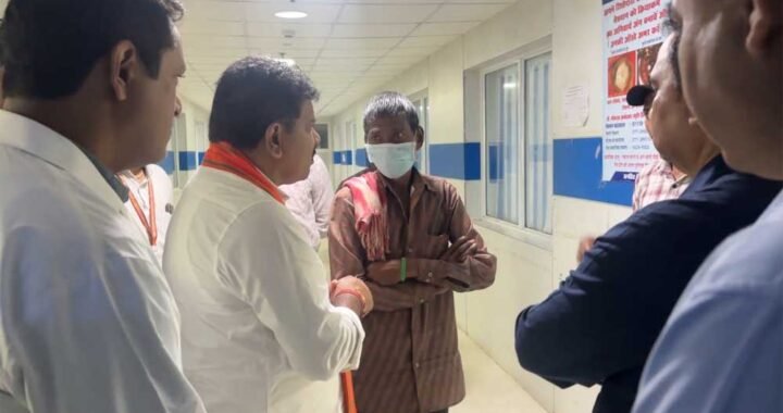 उप मुख्यमंत्री  विजय शर्मा ने अस्पताल पहुंचकर जाना सड़क हादसे में घायलों का हाल